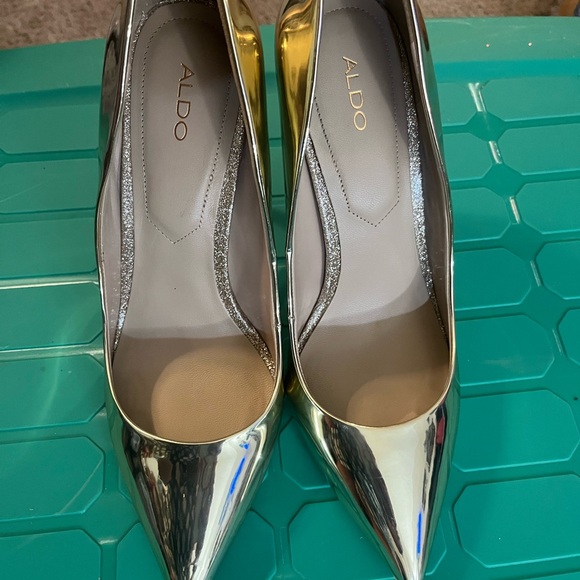 Aldo Metallic Gold Pointed Heels - Picture 4 of 11